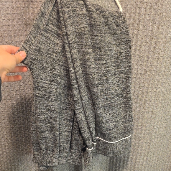 Amazon Gray Women's Pajama Set - Picture 3 of 4